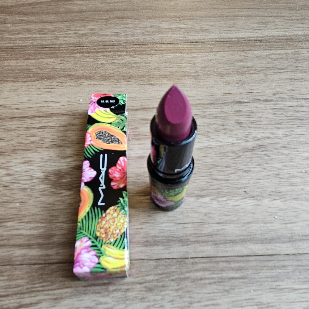 Si Si Me MAC Cosmetics Plum Lipstick